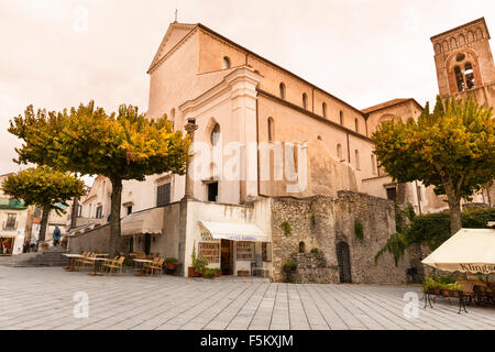 Die Dom Ravello, Ravello Kathedrale und dem Hauptplatz im Zentrum des Dorfes von Ravello, Italien Stockfoto
