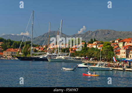 Cavtat-Stadt in der Nähe von Dubrovnik, Süden Kroatiens. Ein "Port Of Entry" für Private Yachten Kroatien betreten oder verlassen. Stockfoto