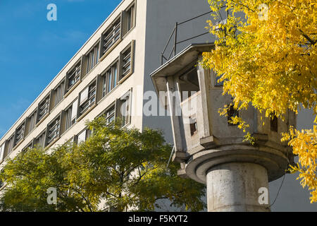 Ehemaligen DDR Wachturm (Panorama Aussichtsturm), Erner Berger Straße, Potsdamer Platz, Berlin, Deutschland Stockfoto