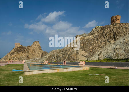 Oman, thront die alte Ausschau mit Blick auf Muscat Stockfoto