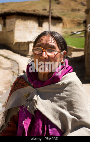 Indien, Himachal Pradesh, Spiti Valley, Kibber, alte Dorf mit Sehschwächen und dicken Linse Gläser Stockfoto