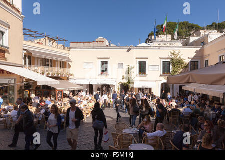 Piazza Umberto I, auch genannt La Piazzetta (wenig Platz), dem beliebten Hauptplatz in Capri-Stadt auf der Insel Capri, Italien Stockfoto