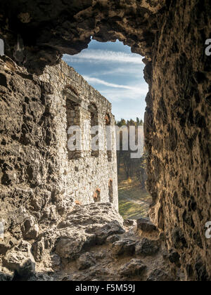 Festungsmauer Scharte in der mittelalterlichen Burg Ogrodzieniec, auf den Spuren von den Eagles Nest, Krakau-Czestochowa Upland Stockfoto