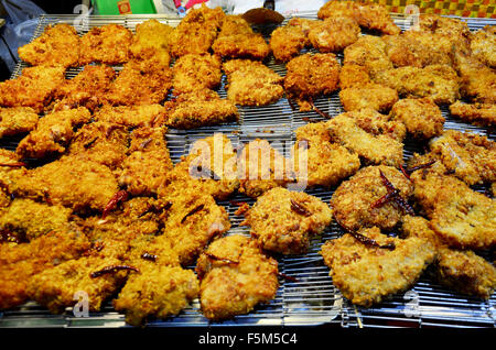 Fried eingelegter Fisch zum Verkauf auf Markt Stockfoto