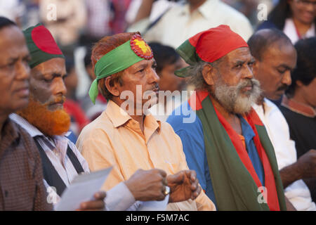 Dhaka, Bangladesch. 6. November 2015. Bangladesch-Aktivisten versammelten sich an einem Protest gegen die Tötung der Schriftsteller und Verleger in Dhaka, Bangladesch, 6. November 2015. © Suvra Kanti Das/ZUMA Draht/Alamy Live-Nachrichten Stockfoto