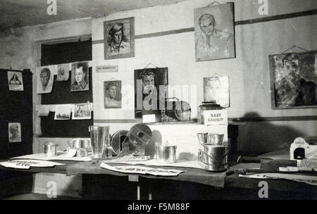 Britische Kriegsgefangene im Stalag V111A inszeniert eine Ausstellung "Arts And Crafts" um morale.1944 zu erhalten Stockfoto