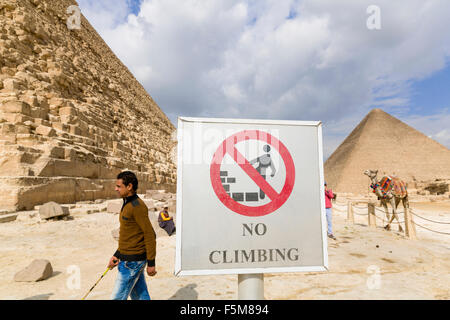 Ägypten, Kairo: die Pyramide von Khafre (oder Chephren) und die große Pyramide von Giza (auch bekannt als die Pyramide von Khufu oder der Pyramide des Cheops) Stockfoto