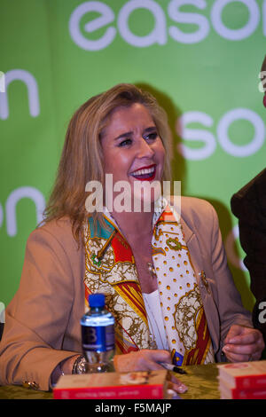 Belfast, UK, 6. November 2015. Channel 4 es Gogglebox Sterne Steph und Dom Parker waren in Belfast Unterzeichnung ihr neues Buch "Steph und Dom Guide to Life" Credit: Bonzo/Alamy Live News Stockfoto