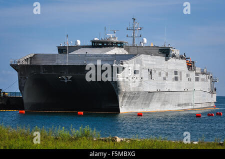 USNS Millinocket, ein Military Sealift Command-gemeinsame high-Speed-Schiff angedockt an der Poro-Pier in San Fernando City, La Union, n Stockfoto