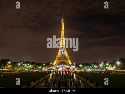 Beleuchteten Eiffelturm bei Nacht, Trocadero, Tour Eiffel, Paris, Ile de France, Frankreich Stockfoto