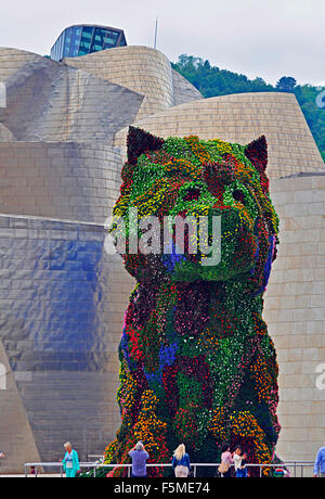 Welpe, Skulptur von Jeff Koons vor Guggenheim Museum, Bilbao, Baskenland, Spanien Stockfoto
