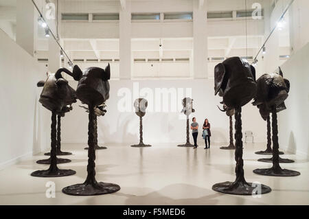 Kreis der Tiere /Zodiac Köpfe Ausstellung des chinesischen Künstlers Ai Weiwei am CAC Museum in Malaga, Andalusien, Spanien Stockfoto