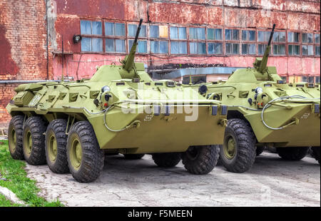 Russische Armee BTR-80 gepanzerte Radfahrzeuge Mannschaftswagen Stockfoto