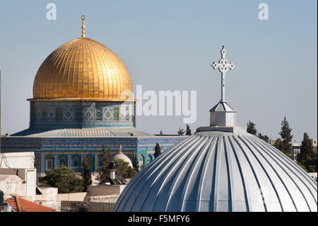 Unsere Liebe Frau von Krampf armenisch-katholischen Kirche und die Haube des Felsens in der Altstadt von Jerusalem. Stockfoto