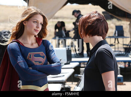 SUPERGIRL 2015 CBS Broadcasting TV-Serie mit Melissa Benoist auf der linken Seite Stockfoto