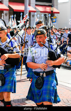 Dudelsackspieler ROTC nehmen Sie Teil an der Memorial Day Parade in Sarasota FL Stockfoto