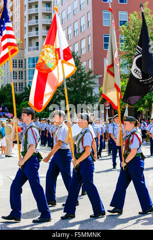 Sarasota High School ROTC jüngstere Söhne nehmen Sie Teil an der Sarasota FL Memorial Day parade Stockfoto