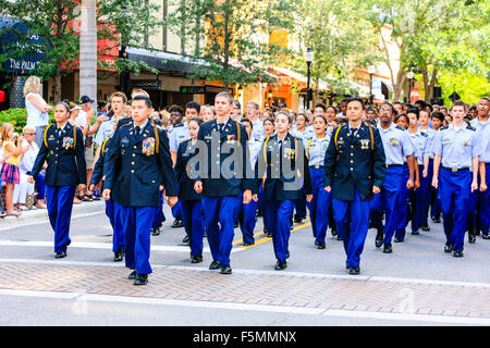 Sarasota High School ROTC jüngstere Söhne nehmen Sie Teil an der Sarasota FL Memorial Day parade Stockfoto