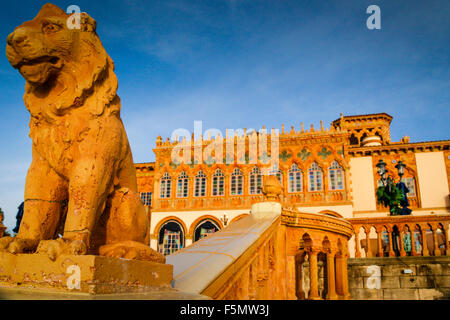 Sentry Löwen wachen Ca würde ' Zan, das venezianische Villa von John und Mable Ringling, das Ringling Museum of Art in Sarasota, FL Stockfoto