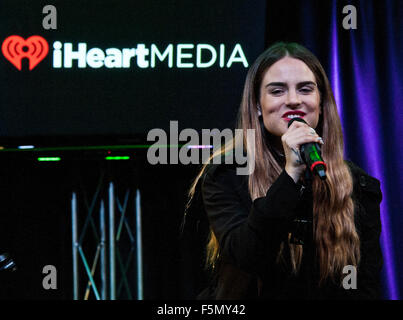 Bala Cynwyd, PA, USA. 4. November 2015. US-amerikanischer Singer-Songwriter JoJo Besuche Q102. © Paul Froggatt/FamousPix/Alamy Stockfoto