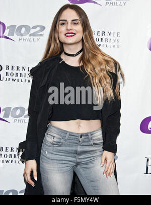 Bala Cynwyd, PA, USA. 4. November 2015. US-amerikanischer Singer-Songwriter JoJo Besuche Q102. © Paul Froggatt/FamousPix/Alamy Stockfoto