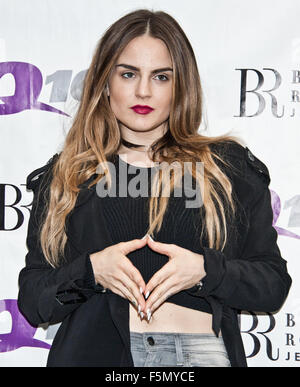 Bala Cynwyd, PA, USA. 4. November 2015. US-amerikanischer Singer-Songwriter JoJo Besuche Q102. © Paul Froggatt/FamousPix/Alamy Stockfoto