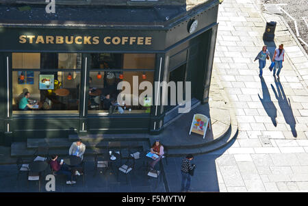 Edinburgh, Schottland. 18. Dezember 2007. Starbucks (Nasdaq: SBUX) gab heute bekannt, wird es in Portugal und Bulgarien, die ihre Strategie entwickeln Unternehmenscluster innerhalb von Europa, dem Nahen Osten und Afrika folgt auszubauen. Die Aufteilung der Starbucks Umgang mit dieser Region, bekannt als Starbucks Kaffee EMEA, erweitert seit kurzem Joint Ventures mit Marinopoulos Gruppe in Bulgarien und Gruop VIPS in Portugal. Geschäfte sind voraussichtlich in Bulgariens Hauptstadt Sofia und Portugals Hauptstadt Lissabon irgendwann im Jahr 2008 eröffnet. Bild: 15. September 2007, Starbucks Coffee Shop auf Hanove Stockfoto