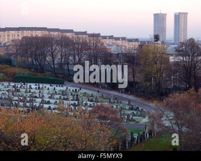 21. November 2005; Glasgow, Schottland; Glasgow ist Schottlands größte Stadt, befindet sich auf dem Fluss Clyde in das Land West Mittelland. Menschen aus Glasgow werden Glasgower genannt. Glasgower ist auch der lokale Dialekt. Die Stadt entwickelte sich im späten 19. Jahrhundert zu einer Bevölkerung von mehr als 1 Million Menschen, bis zu 1,1 Millionen Menschen im Jahr 1931 jedoch mit Bevölkerung ablehnen, vor allem bedingt durch die großflächige Verlagerung von Menschen, um neue Städte am Rande der Stadt. Die umliegende Region Strathclyde hat eine Bevölkerung von mehr als 2,6 Millionen, mehr als die Hälfte der gesamten schottischen Bevölkerung. Die Mordrate in Gla Stockfoto