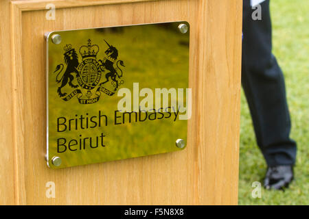 Beirut, Libanon. 7. November 2015. Lektor für die britische Botschaft in Beirut während des Gottesdienstes der Erinnerung an die Commonwealth Gräber Friedhof in Beirut Credit: Amer Ghazzal/Alamy Live-Nachrichten Stockfoto