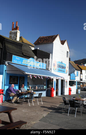 Küsten-Meeresfrüchte-Bar und Hastings Altstadt Rock Shop, East Beach Street, Hastings, East Sussex, UK Stockfoto