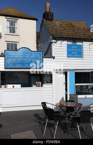 Küsten-Meeresfrüchte-Bar und Hastings alte Stadt Rock Shop, Hastings, East Sussex, UK Stockfoto