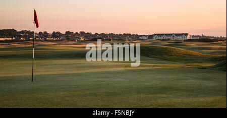 Carnoustie Championship Golf Course in der Morgendämmerung. Stockfoto