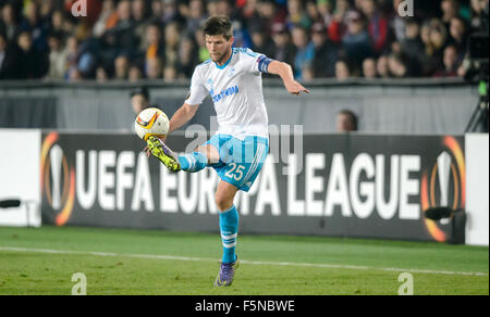 Prag, Tschechische Republik. 5. November 2015. Klaas-Jan Huntelaar von Schalke in der Europa League Gruppe K-Fußballspiel zwischen Sparta Prag und FC Schalke 04 im Letná-Stadion in Prag, Tschechische Republik, 5. November 2015. Foto: Thomas Eisenhuth/Dpa/Alamy Live News Stockfoto