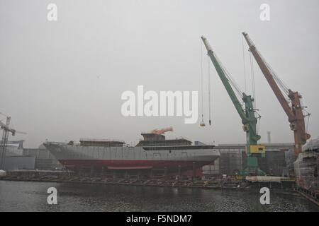 Danzig, Polen 7. November 2015 Gdansk 11.07.2015 Segeln Schiff startet in der Remontowa Schiffbau-Werft in Danzig. Schiff gebaut, für die algerische Marine der erste in der Geschichte der Segelschiff ist, und insgesamt 1000 Schiff im Remontowa Schiffbau gebaut. Die Einheit erhielt den Namen El-Mellah, was auf Arabisch "Sailor bedeutet". Seine Länge beträgt 110 Meter, Breite 14,5 Meter, und die Segelfläche beträgt 3000 m2. Geschwindigkeit unter Segeln 17 Knoten.  Bildnachweis: Michal Fludra/Alamy Live-Nachrichten Stockfoto