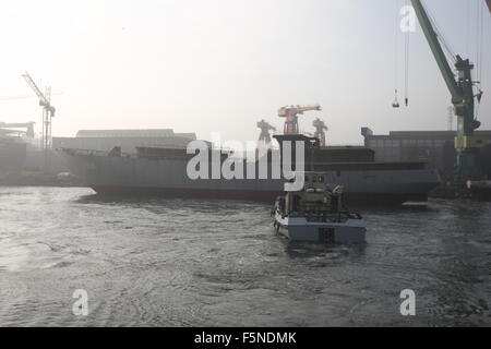 Danzig, Polen 7. November 2015 Gdansk 11.07.2015 Segeln Schiff startet in der Remontowa Schiffbau-Werft in Danzig. Schiff gebaut, für die algerische Marine der erste in der Geschichte der Segelschiff ist, und insgesamt 1000 Schiff im Remontowa Schiffbau gebaut. Die Einheit erhielt den Namen El-Mellah, was auf Arabisch "Sailor bedeutet". Seine Länge beträgt 110 Meter, Breite 14,5 Meter, und die Segelfläche beträgt 3000 m2. Geschwindigkeit unter Segeln 17 Knoten.  Bildnachweis: Michal Fludra/Alamy Live-Nachrichten Stockfoto