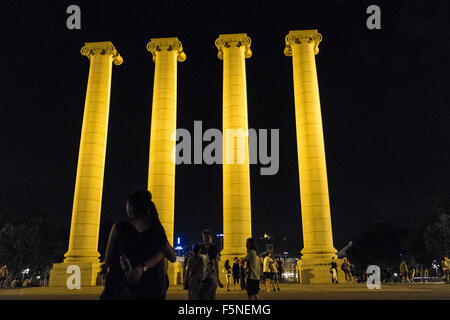 Beleuchtet, beleuchtete Säulen für magischen Brunnens von Montjuic, Gebäude, Katalonien, Barcelona, Barcelona, Katalonien, Spanien, Architektur, Stockfoto