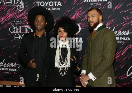 Las Vegas, NV, USA. 6. November 2015. Roman GianArthur, Janelle Monae, Jidenna im Ankunftsbereich Wette Soul Train Awards 2015 - Ankünfte 2, Orleans Arena in Las Vegas, NV 6. November 2015. Bildnachweis: James Atoa/Everett Collection/Alamy Live-Nachrichten Stockfoto