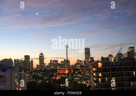 Skyline von Sydney am Abend Stockfoto