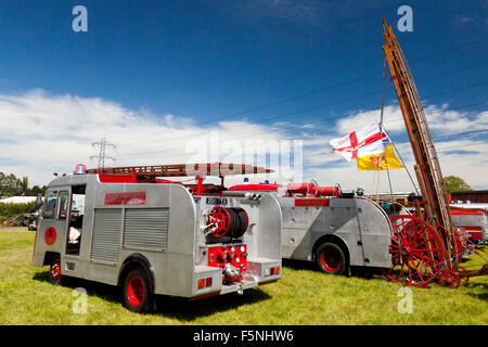 Eine Auswahl von Vintage Feuerwehrfahrzeuge im 2015 Norton Fitzwarren Dampf Fayre, Somerset, UKat 2015 Norton Fitzwarren Dampf F Stockfoto