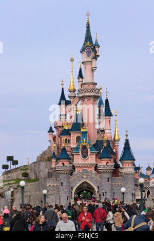 Sleeping Beauty Castle, Fantasyland, Disneyland Paris Themenpark, Marne-la-Vallée, Île-de-France, Frankreich Stockfoto