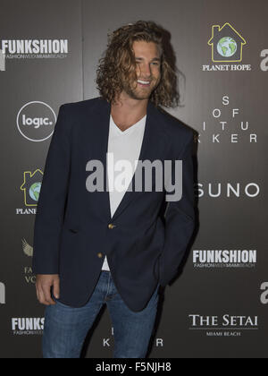 Miami Beach, FL, USA. 6. November 2015. MIAMI - 06 November: Cole Monahan kommt im Setai Hotel Suno-Modenschau im Rahmen der Funkshion Fashion Week in Miami Beach.Credit besuchen: Andrew Patron/Zuma Draht Credit: Andrew Patron/ZUMA Draht/Alamy Live News Stockfoto