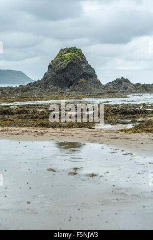 Widemouth Bay, North Cornwall, UK an einem bewölkten Tag regnerisch. 5. September 2015 übernommen. Stockfoto