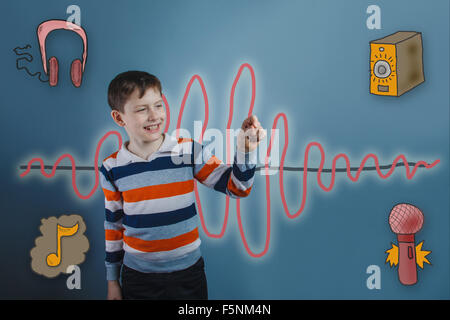 junge sound lacht und hält seinen Fingern Spaß Wave-Musik-radio Stockfoto