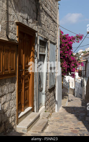 schmale Gasse auf der Hydra-Insel in Griechenland Stockfoto