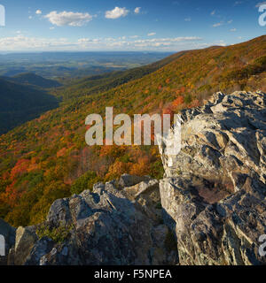 Herbstliche Aussicht vom Halbmond Rock übersehen in Shenandoah-Nationalpark, Virginia Stockfoto