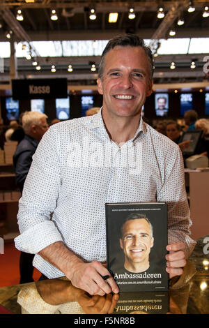 Kopenhagen, Dänemark, 7. November 2015. US-Botschafter in Dänemark, Herr Rufus Gifford, stellt bei Kopenhagen Buchmesse mit der neuen Biographie über den Botschafter, geschrieben von dänischen Stephanie Surrugue Credit: OJPHOTOS/Alamy Live News Stockfoto