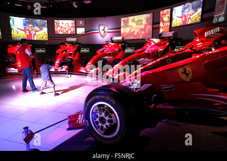 Ferrari F1 Konstrukteurs-Weltmeisterschaft gewinnen Autos auf dem Display im Museo Ferrari in Maranello, Italien. Stockfoto