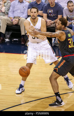 New Orleans, LA, USA. 6. November 2015. New Orleans Pelikane weiterleiten Ryan Anderson (33) während des Spiels zwischen den Atlanta Hawks und New Orleans Pelikane im Smoothie King Center in New Orleans, Louisiana Atlanta Hawks besiegen New Orleans Pelikane 121-115. Stephen Lew/CSM/Alamy Live-Nachrichten Stockfoto