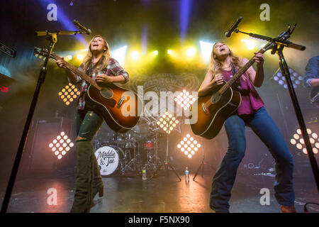 Detroit, Michigan, USA. 6. November 2015. MADISON MARLOW und TAYLOR Farbstoff von MADDIE & TAE auf ihre '' beginnen hier Tour'' in Saint Andrews Hall. Bildnachweis: Marc Nader/ZUMA Draht/Alamy Live-Nachrichten Stockfoto