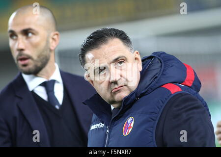 Verona, Italien. 7. November 2015. Giovanbattista Sisca Bologna Arzt während der italienischen Serie A-Fußballspiel zwischen Hellas Verona FC V FC Bologna Bentegodi-Stadion am 7. November 2015 in Verona. Bildnachweis: Andrea Spinelli/Alamy Live-Nachrichten Stockfoto